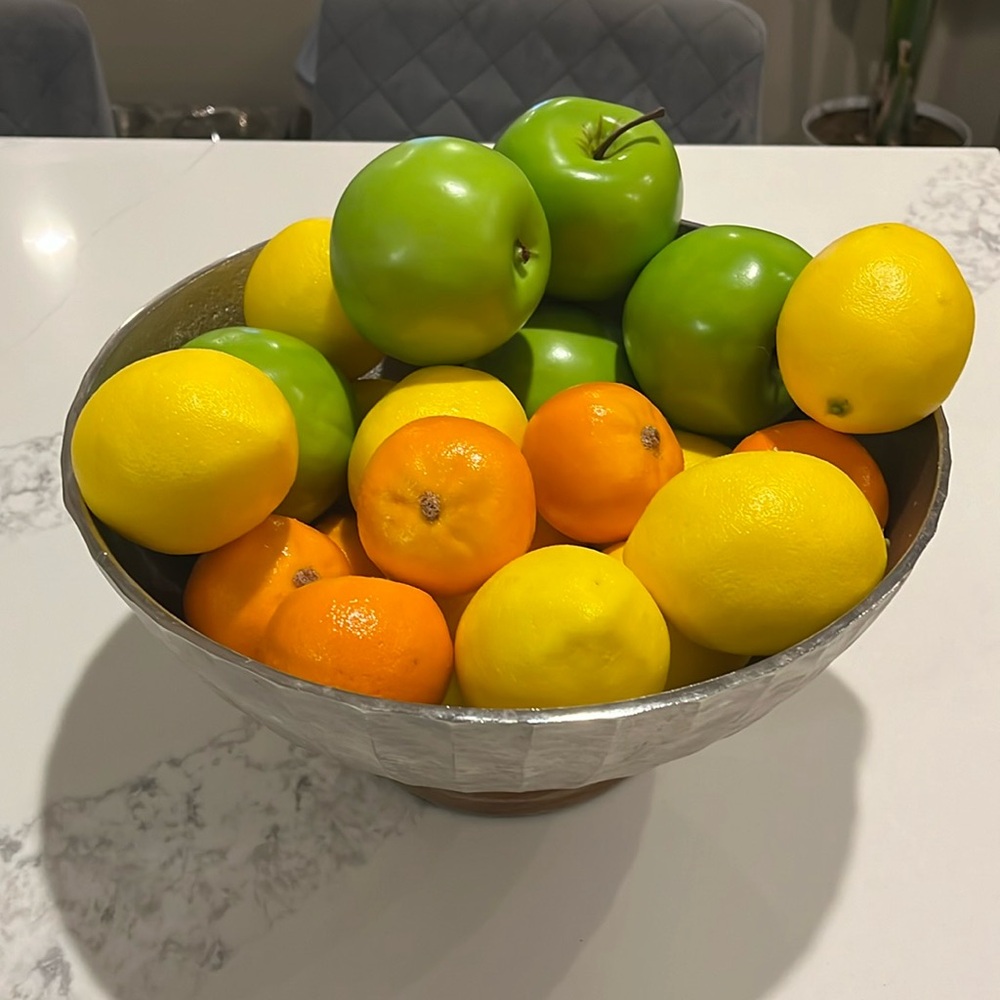 Variety of fruit, 5 green apples, 10lemons, 7oranges